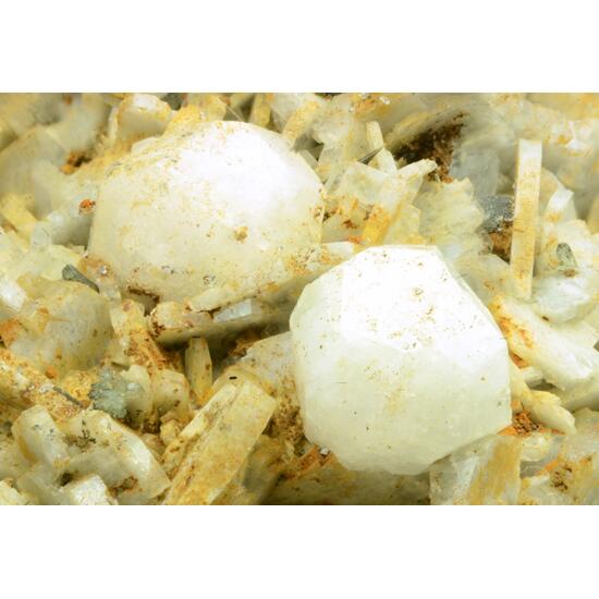 Catapleiite Ancylite-(Ce) & Analcime