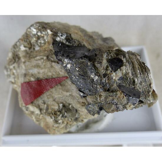 Fergusonite-(Y)