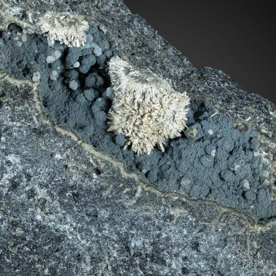 Saponite Psilomelane & Natrolite