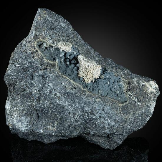 Saponite Psilomelane & Natrolite