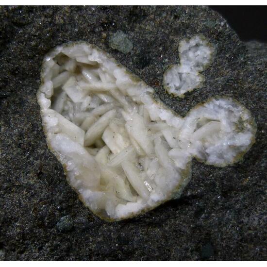 Gmelinite-Na & Natrolite