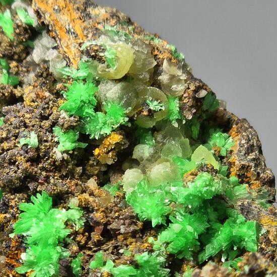 Annabergite Gaspéite & Calcite