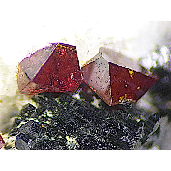 Fluornatropyrochlore