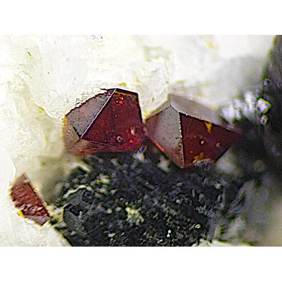 Fluornatropyrochlore