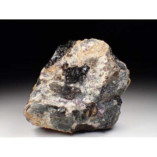 Steenstrupine-(Ce) Sérandite & Belovite-(Ce)