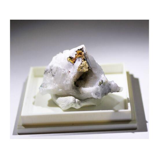 Tripuhyite & Olivenite & Fluorite