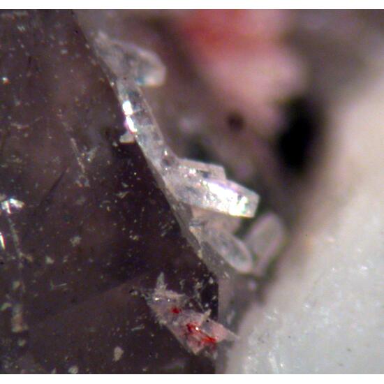 Kainosite-(Y) & Quartz