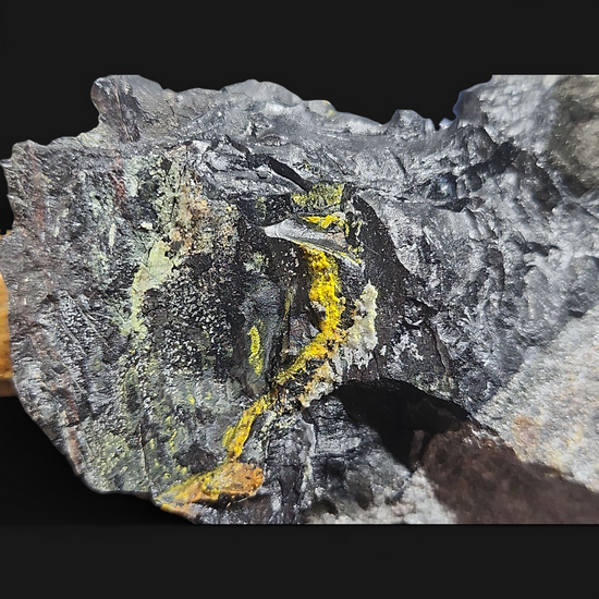 Natrozippeite On Uraninite