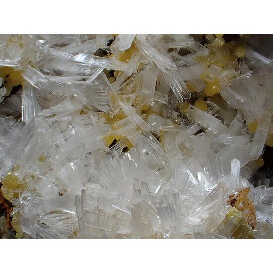 Mimetite & Hemimorphite