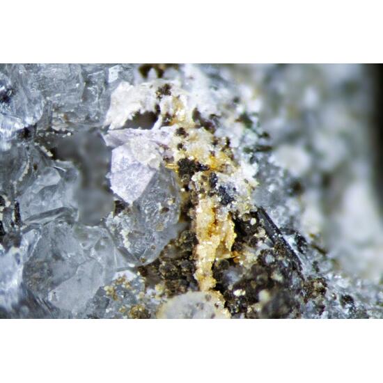 Arisite-(Ce) & Labuntsovite-Mn