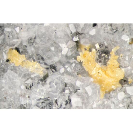 Fluorapatite & Labuntsovite