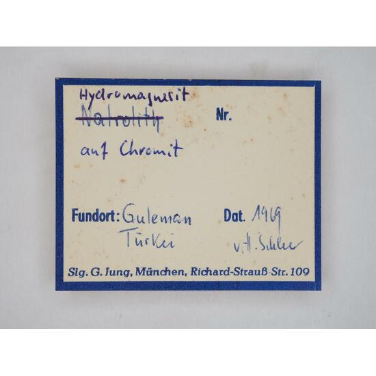 Hydromagnesite & Chromite