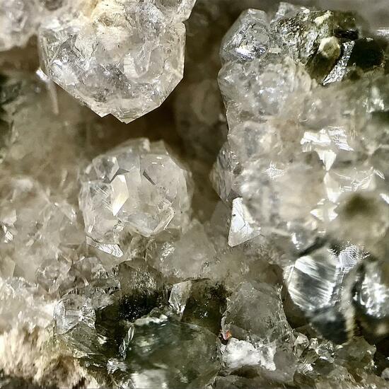 Fluorapophyllite-(K)